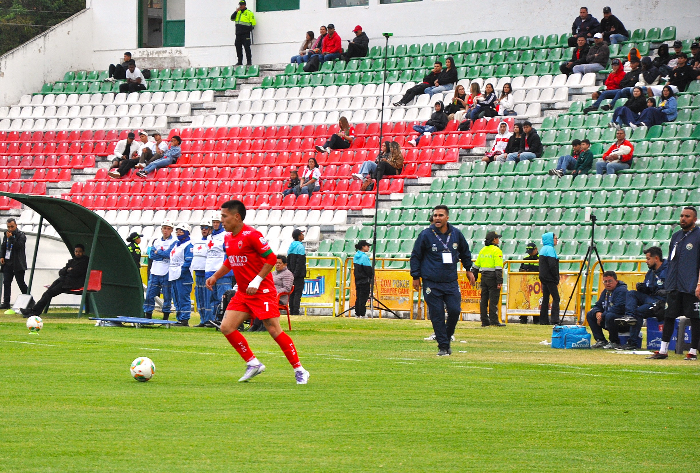 Patriotas se deja empatar al final del juego con un error del arquero que Boca Juniors aprovecha. Patriotas se deja empatar al final del juego con un error del arquero que Boca Juniors aprovecha.